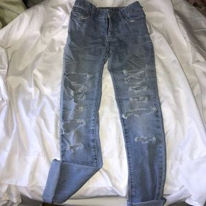 OLD NAVY RIPPED JEANS👖